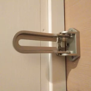 ホテル客室扉ドアガード開錠